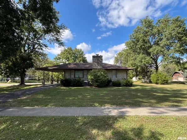 200 W Chestnut St, Odin, IL 62870