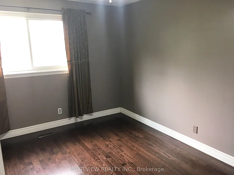 19 Coxworth Cres — Photo 17