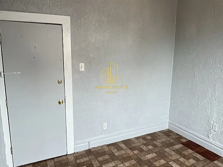 214 Hawthorne Ave #1AB — Photo 2