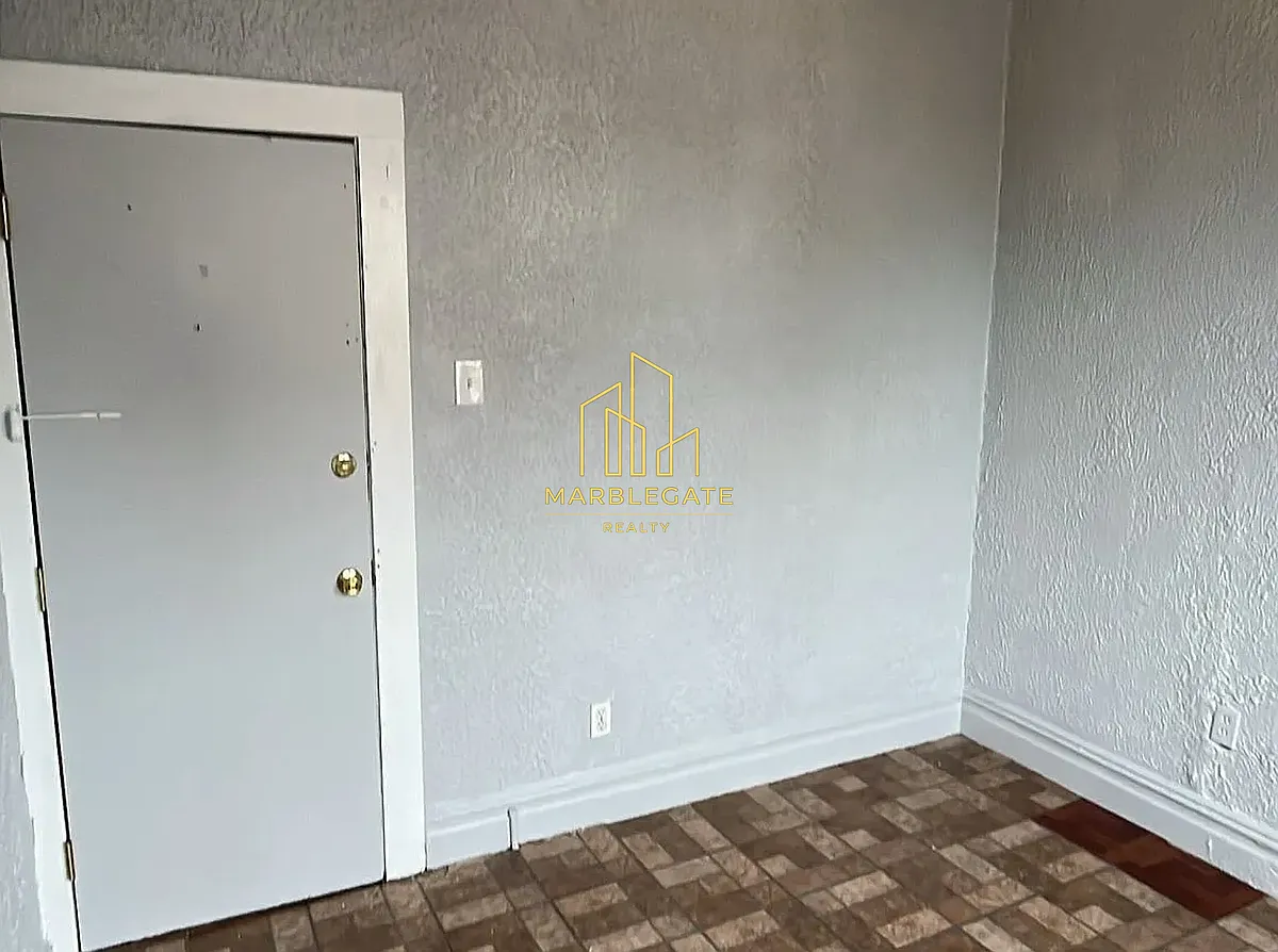 Building Photo - 214 Hawthorne Ave #1AB