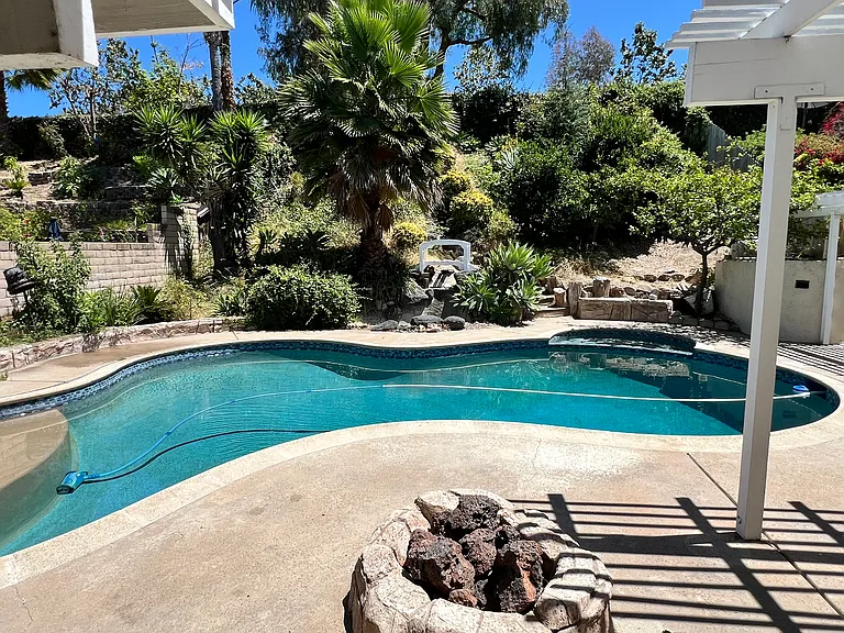 6056 E Calle Cedro — Photo 2