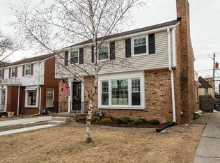 5715 N Shoreland Ave, Whitefish Bay, WI 53217