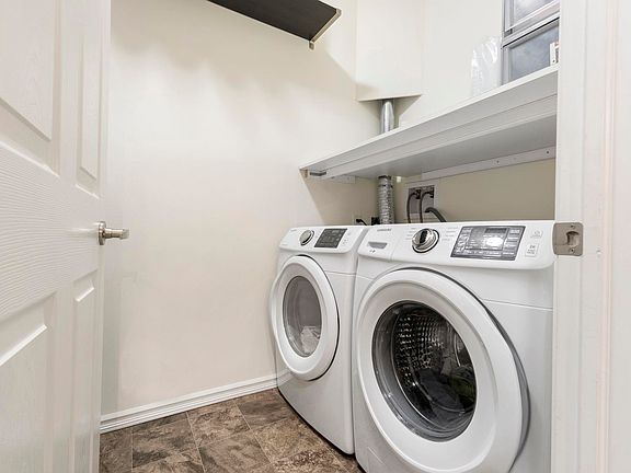 3rd image of 263 Macewan Rd SW #237