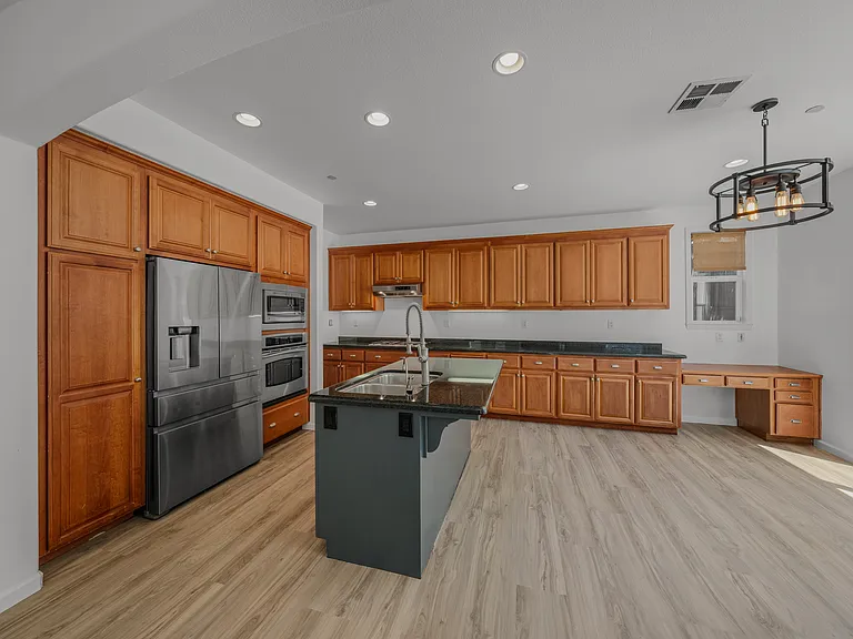 100 Portsmouth Dr — Photo 14