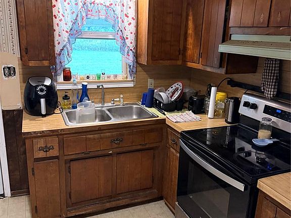 5th image of 747 Kennett St #4