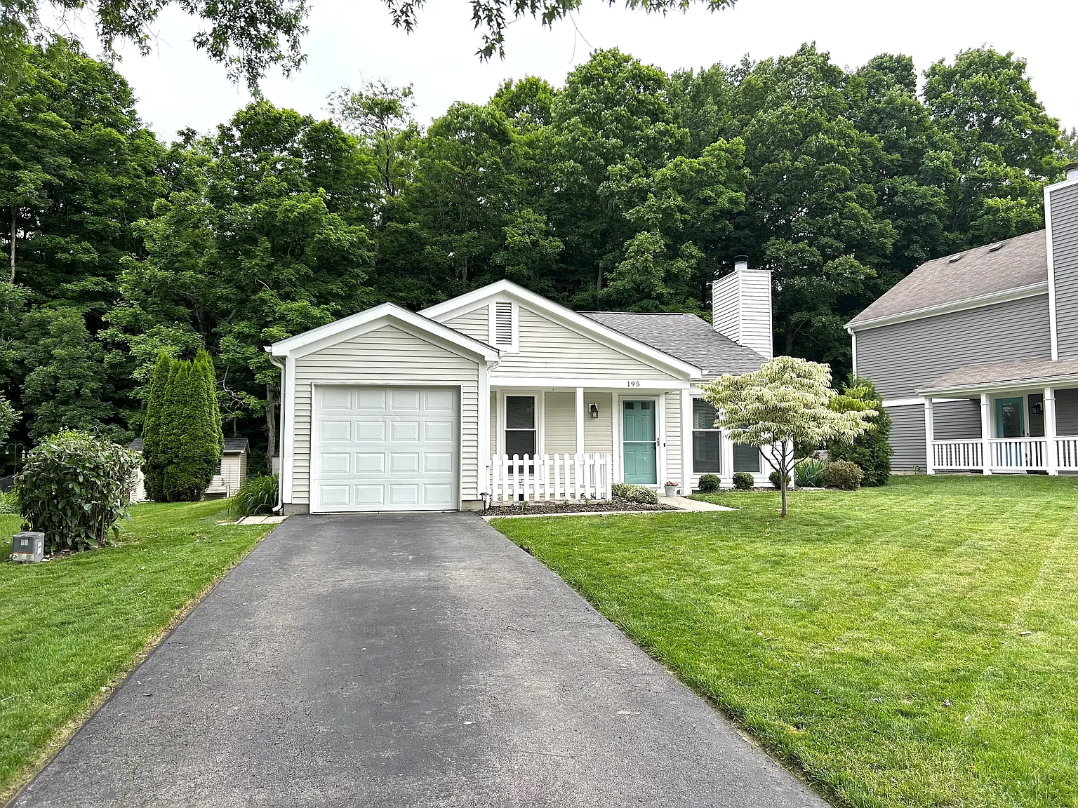 3 bed, 1224 sqft, $2,250 — Photo 2