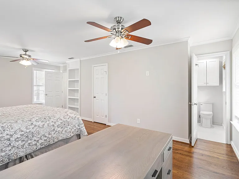 9203 Livenshire Dr — Photo 16