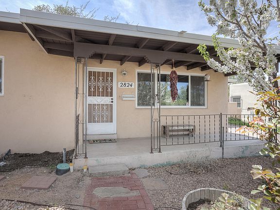 3rd image of 2824 Kathryn Ave SE