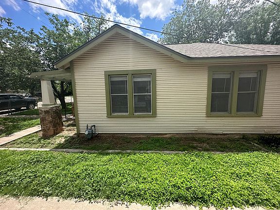3rd image of 1828 Coleman St
