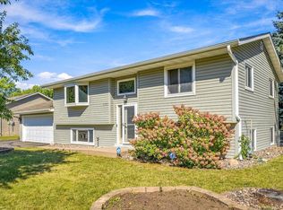 1721 Deerwood Dr, Eagan, MN 55122