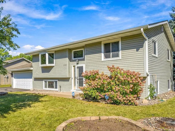 1721 Deerwood Dr, Eagan, MN 55122