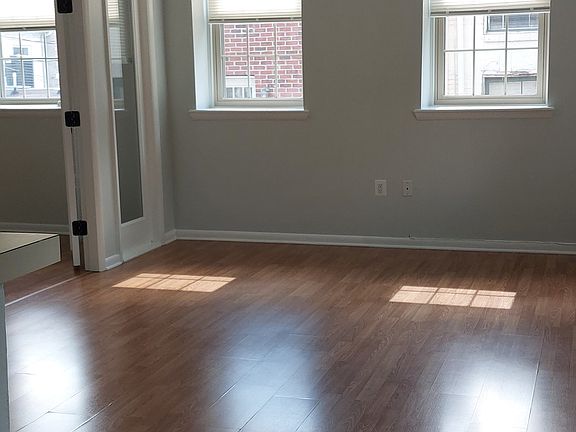 5th image of 606 N Eutaw St Unit F