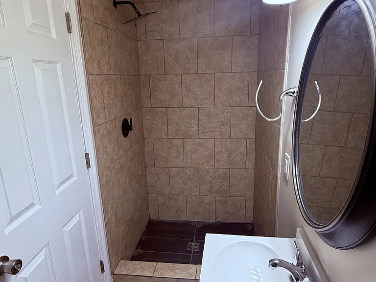 2400 Garfield Ave — Photo 4