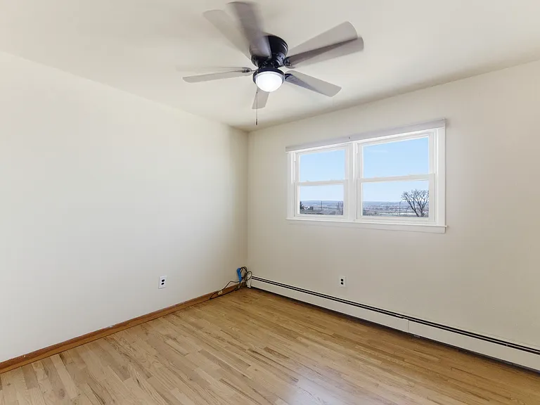 370 Henry St — Photo 13