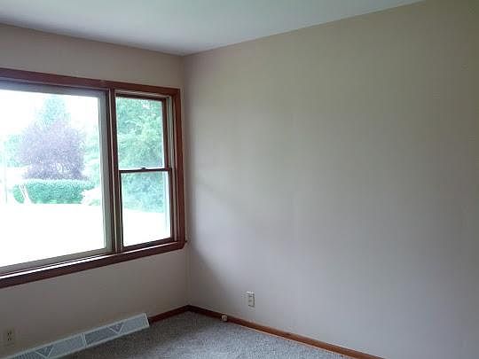 2nd image of 1086 Donal Dr #1088