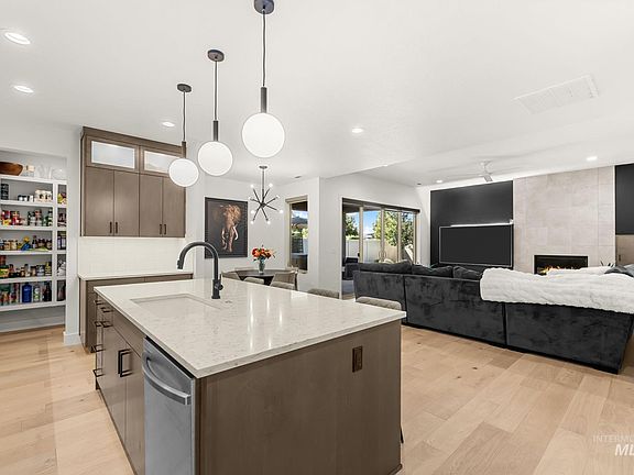 5th image of 2319 S Steichen Way