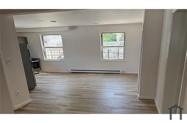 Building Photo - 80 Van Buren St #2