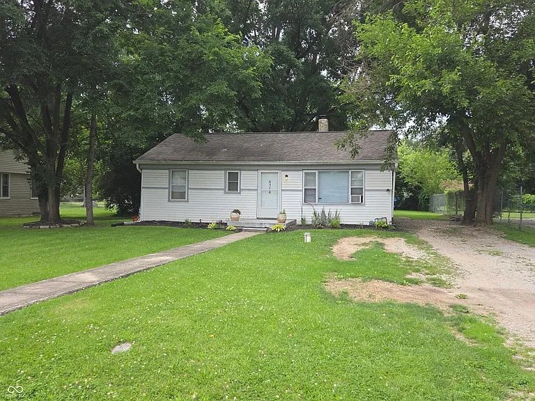 6104 Bettcher Ave — Photo 2