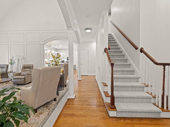 4th image of 313 Willow Glen Rd