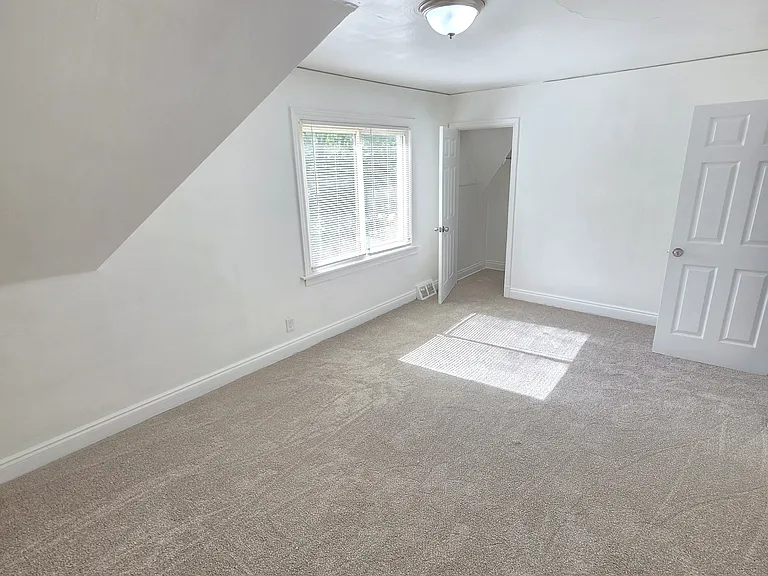 10006 Mark Twain St — Photo 36