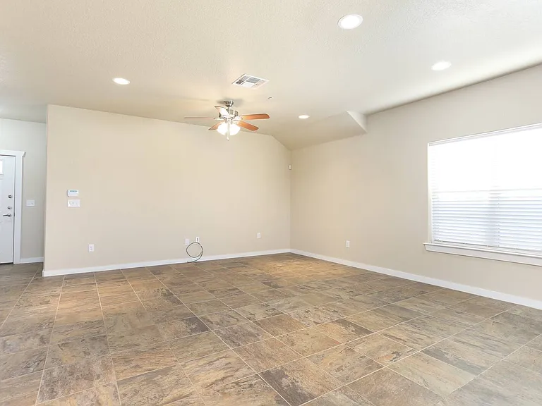 211 Circle Ct — Photo 8