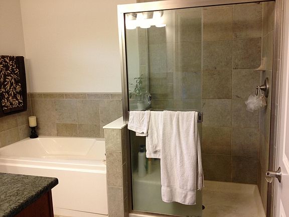 5th image of 457 Kenilworth Ave #457