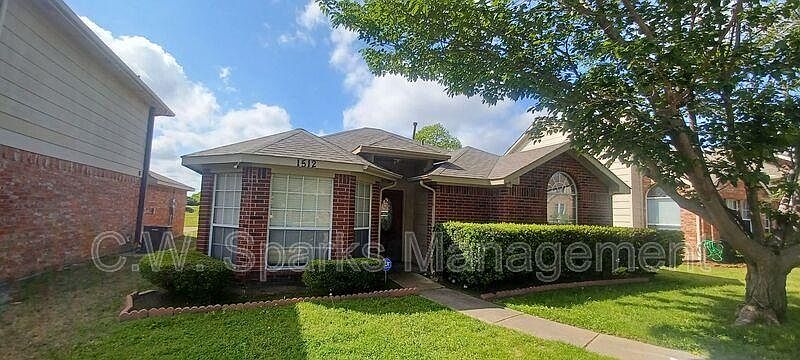 1st image of 1512 Paintbrush St