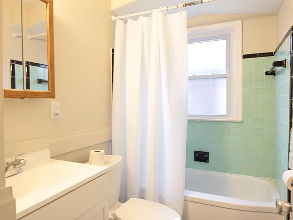 5th image of 13577 Rockdale St