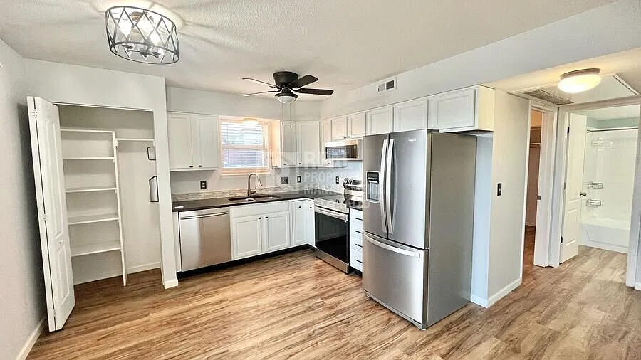 Bright & Spacious 2-Bedroom Condo with Mountain Views in Lakewood Vista! — Photo 4