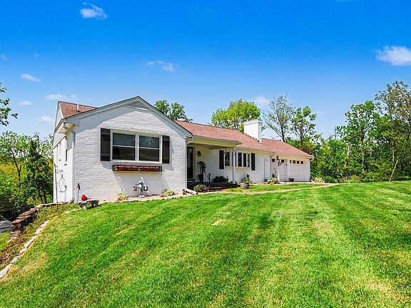 4th image of 672 Hillcrest Dr