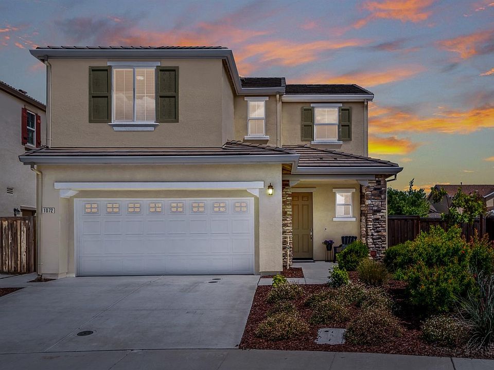 1st image of 1072 Oakbriar Cir