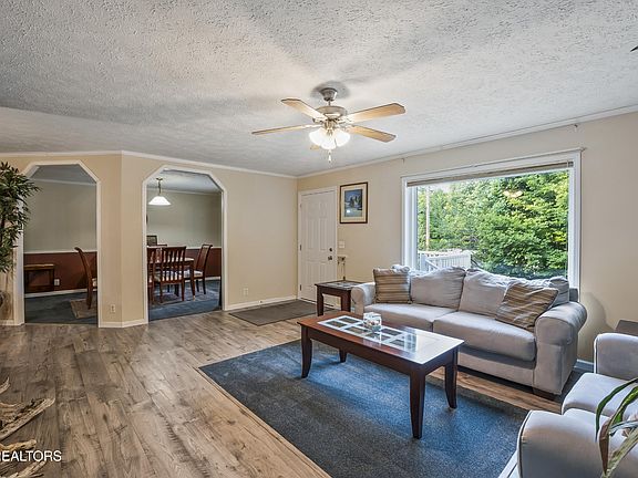 5th image of 236 Loggers Ln
