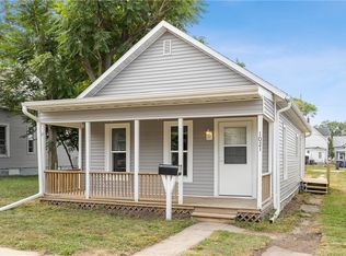 1021 9th St SE, Cedar Rapids, IA 52401