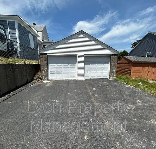 568 Elm St #1 — Photo 11