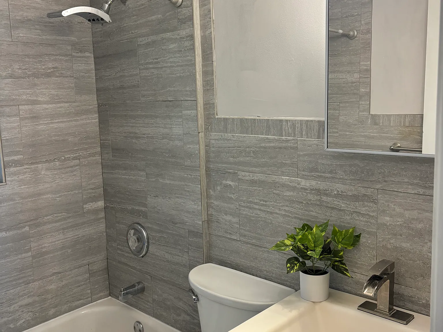 2 bed, 700 sqft, $1,000 — Photo 1