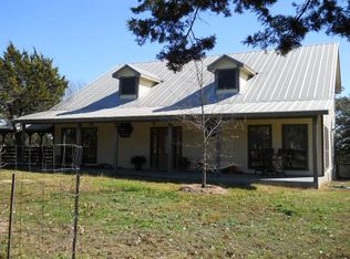 105 Cochise Cir, Comfort, TX 78013