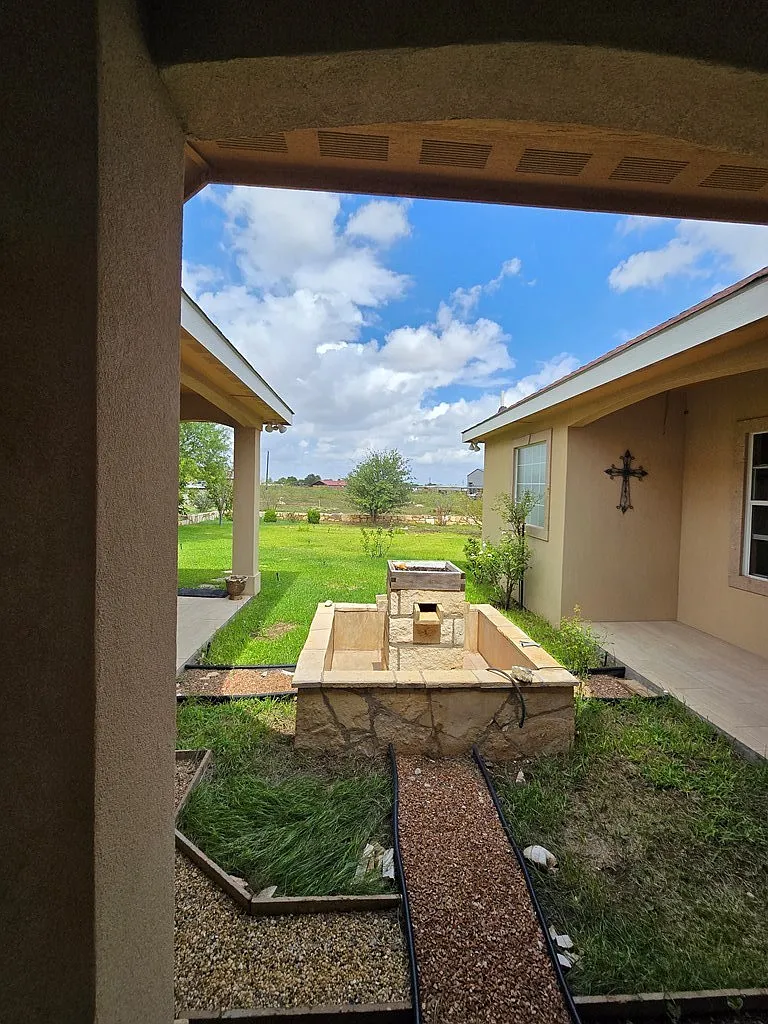 3 bed, 2.0 bath, 1834 sqft, $2,600 — Photo 4