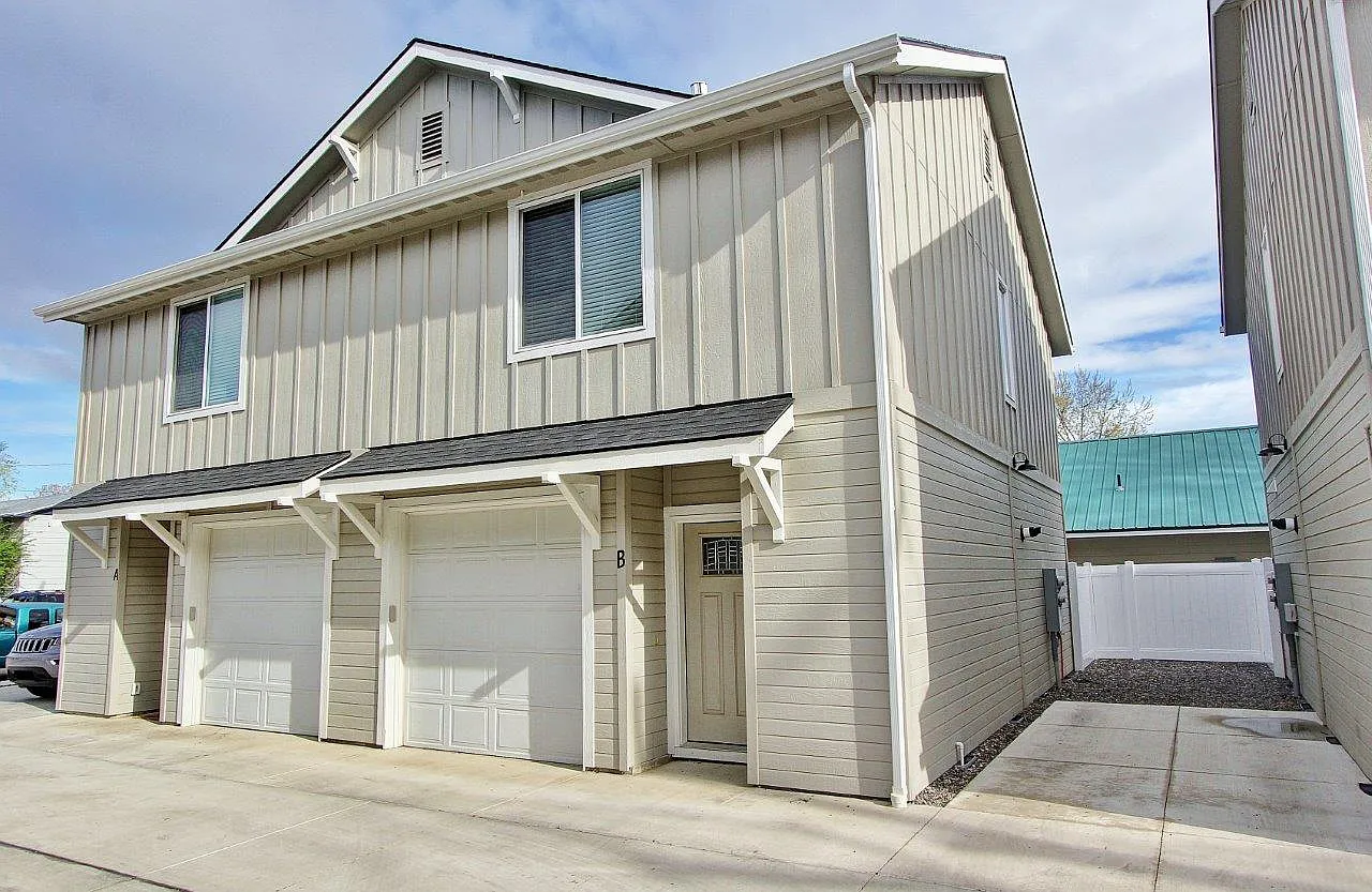 2 bed, 949 sqft, $1,475 — Photo 1