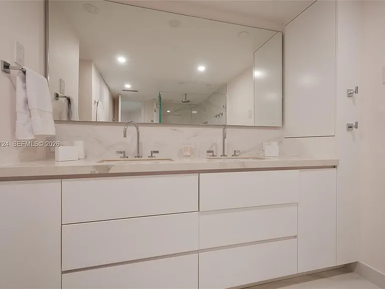 1121 Crandon Blvd #D301 — Photo 30