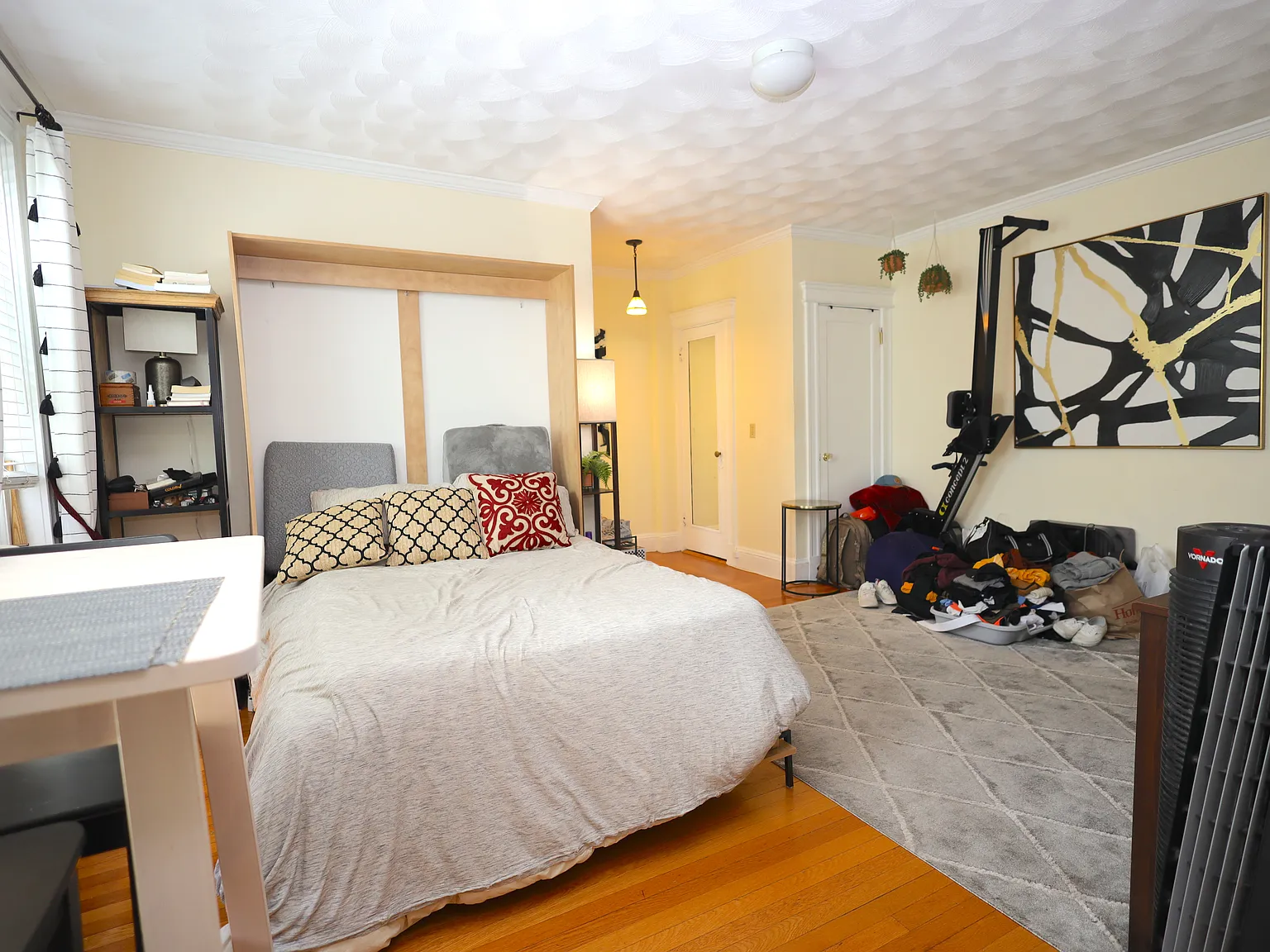 Studio, 400 sqft, $2,500 — Photo 4