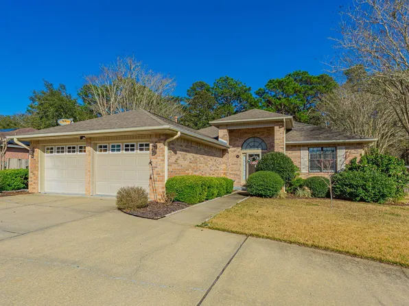 48 Hillcrest Dr, Shalimar, FL 32579