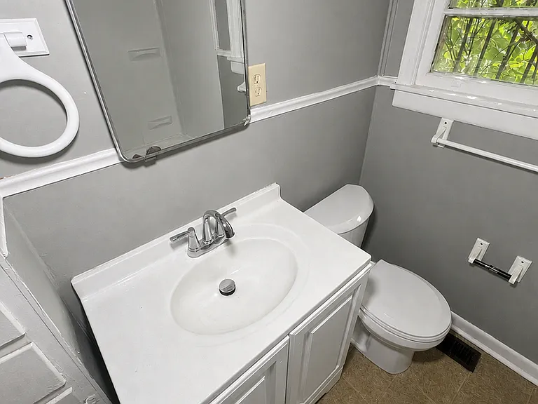 4673 Churchill Dr — Photo 8