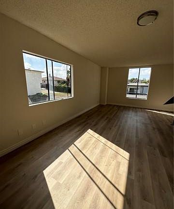 5th image of 558 Evergreen St APT 9