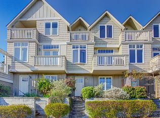 718 N 41st St, Seattle, WA 98103