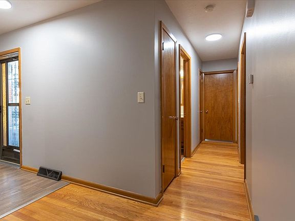 2nd image of 7221 Lexington Ave
