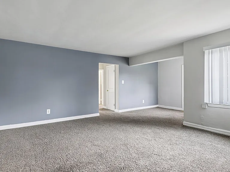 Newbury Square Apartments — Photo 5