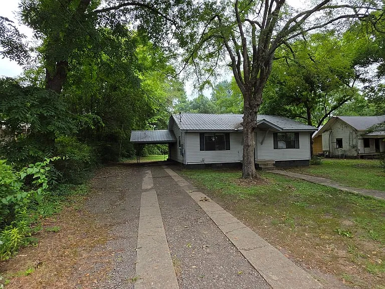 808 NW 1st St — Photo 2