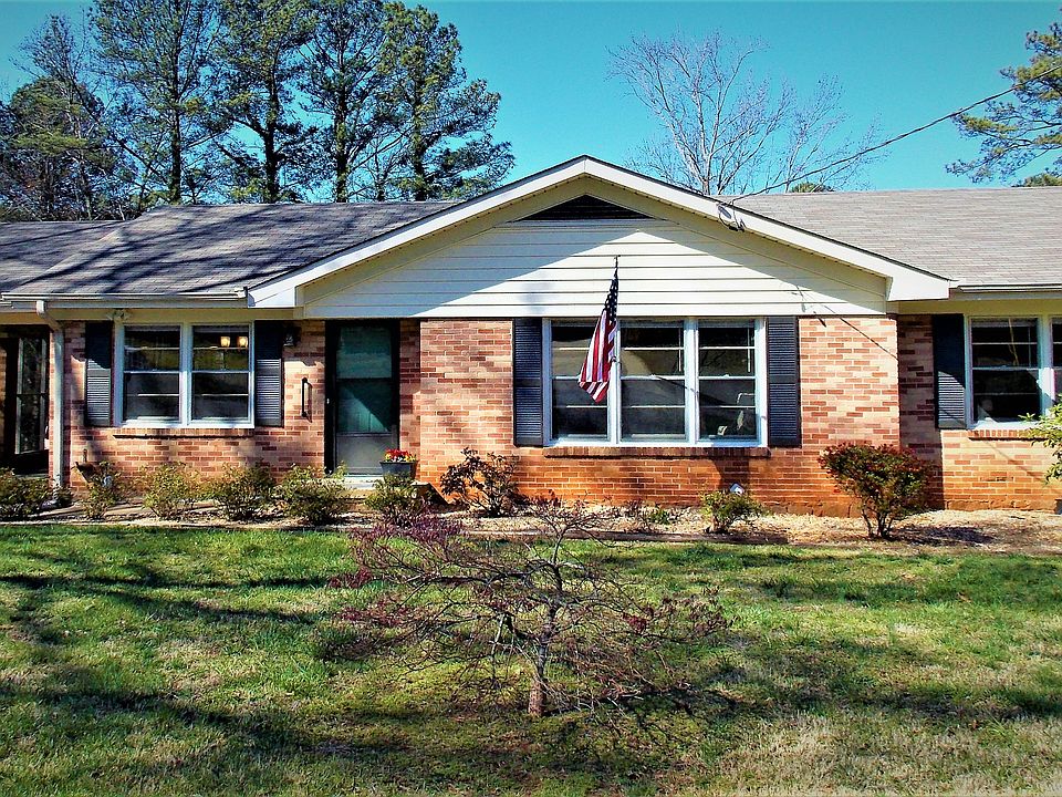 2nd image of 3840 Chatham Dr