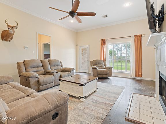 4th image of 113 Doncaster Cir