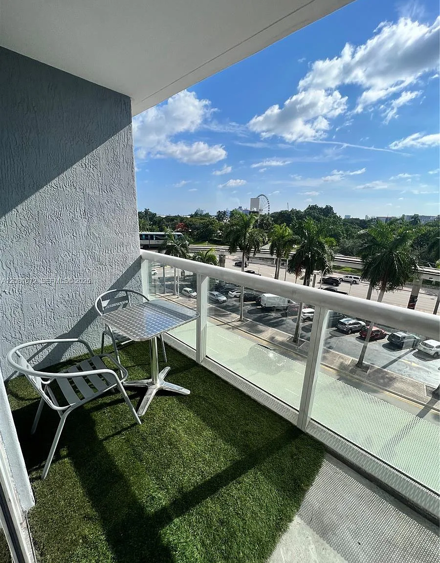 50 Biscayne Condo — Photo 3